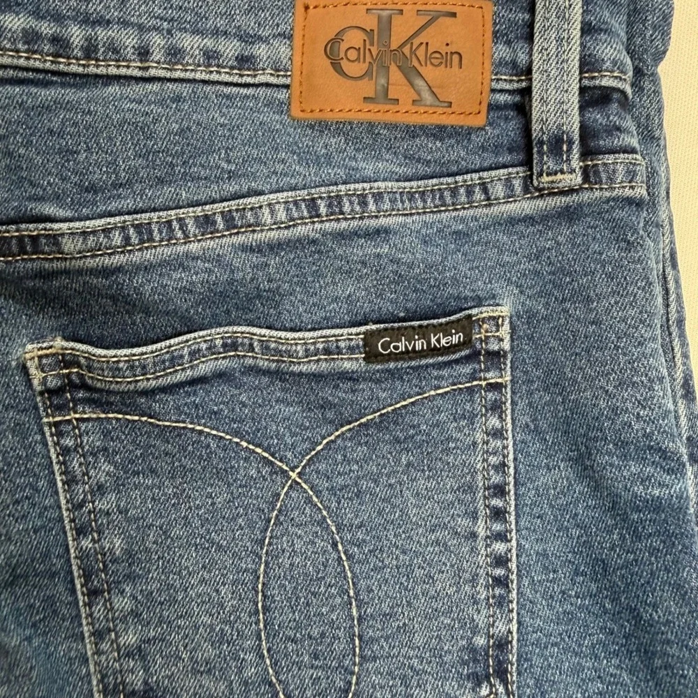 Calvin Klein Women High‎ Rise Straight Leg JeanMedium Wash Blue Size 10 CJMB4845